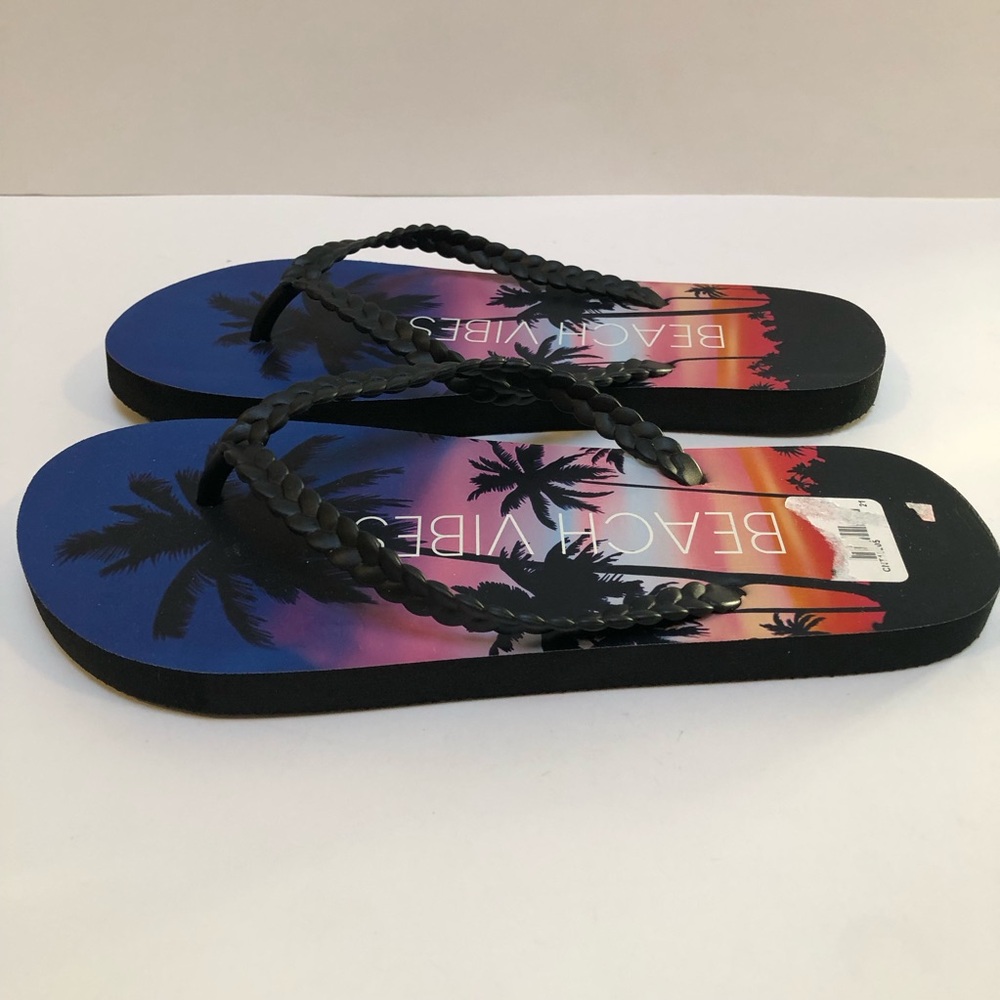 3/$20 Beach Vibes Flip Flops 🩴 NWT